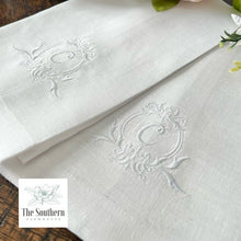 Load image into Gallery viewer, Tea/Guest Towel - Vintage Crest Monogram