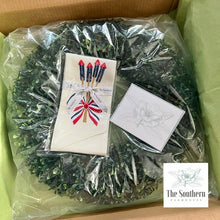 Load image into Gallery viewer, Round Faux Boxwood Wreath