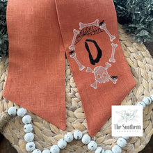 Load image into Gallery viewer, Linen Wreath/Basket Sash - Skull &amp; Bones Monogram
